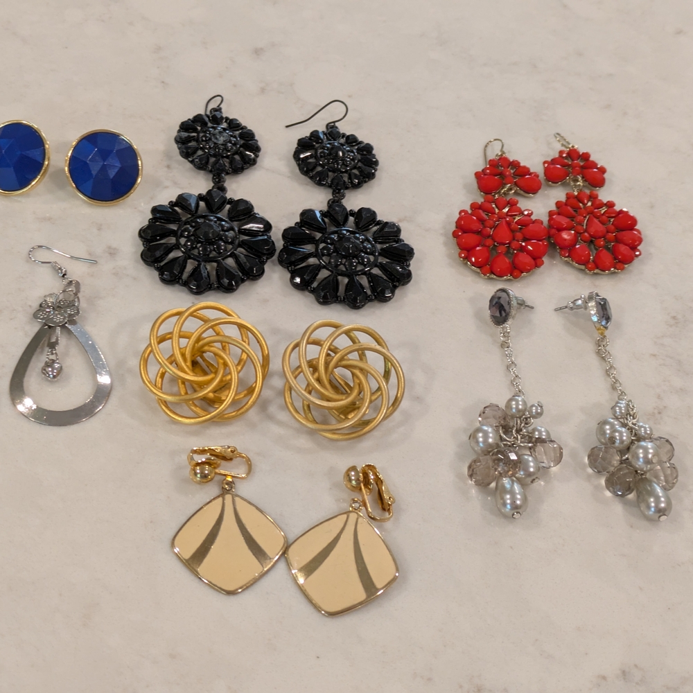 Chic Multicolor Set Of 7 Pairs. Earrings 5 & 2 Clips On Earrings